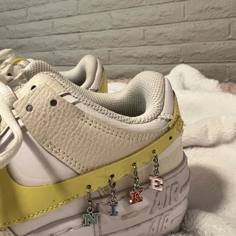 NIKE AIR FORCE WOMENS SIZE 7 CHARMS - Picture 6 of 7